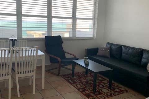 Copropriété à louer à Miami Beach, Floride: 48.77 m2 № 1860552 - photo 1