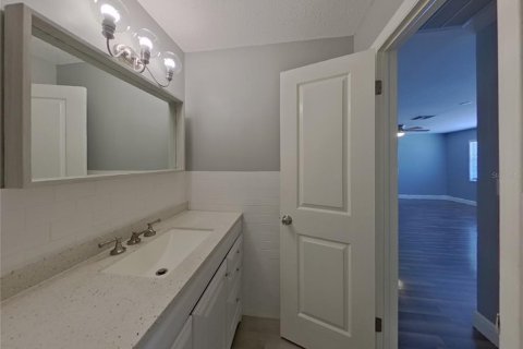 House in Clearwater, Florida 3 bedrooms, 117.06 sq.m. № 1912745 - photo 12