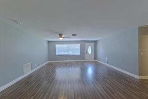 House in Clearwater, Florida 3 bedrooms, 117.06 sq.m. № 1912745 - photo 2