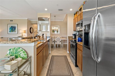 Condo in Bradenton, Florida, 2 bedrooms № 2217811 - photo 10