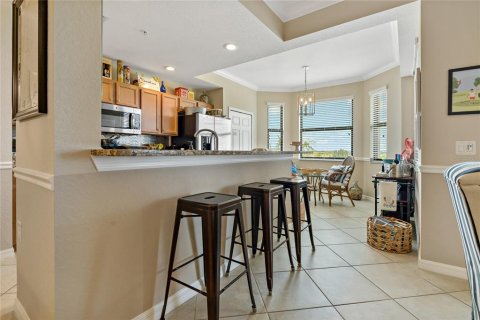 Condo in Bradenton, Florida, 2 bedrooms № 2217811 - photo 8