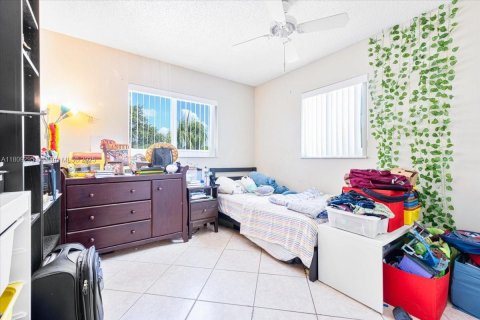 Townhouse in Margate, Florida 3 bedrooms, 140.47 sq.m. № 1759035 - photo 6