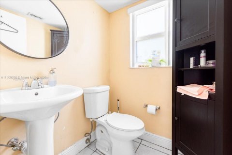 Townhouse in Margate, Florida 3 bedrooms, 140.47 sq.m. № 1759035 - photo 14