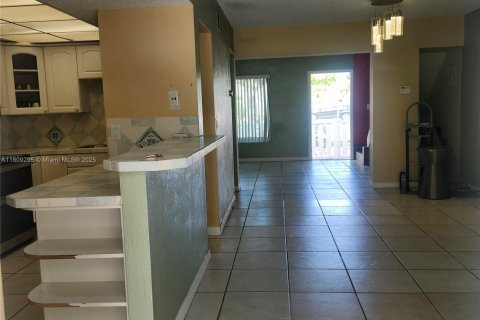 Townhouse in Margate, Florida 3 bedrooms, 140.47 sq.m. № 1759035 - photo 30