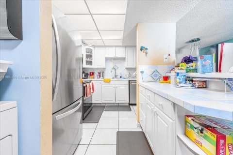 Townhouse in Margate, Florida 3 bedrooms, 140.47 sq.m. № 1759035 - photo 12