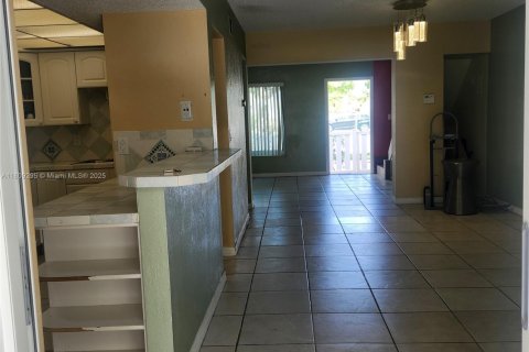 Townhouse in Margate, Florida 3 bedrooms, 140.47 sq.m. № 1759035 - photo 29
