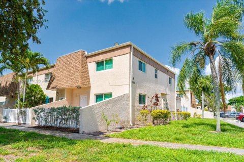 Townhouse in Margate, Florida 3 bedrooms, 140.47 sq.m. № 1759035 - photo 19