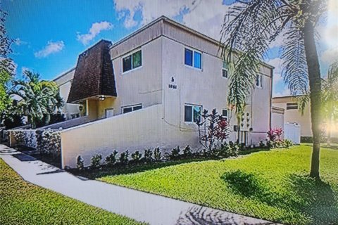 Townhouse in Margate, Florida 3 bedrooms, 140.47 sq.m. № 1759035 - photo 2