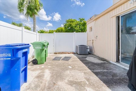 Townhouse in Margate, Florida 3 bedrooms, 140.47 sq.m. № 1759035 - photo 11