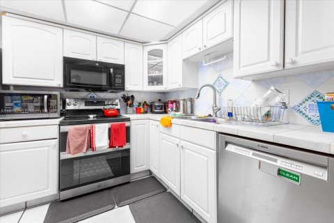 Townhouse in Margate, Florida 3 bedrooms, 140.47 sq.m. № 1759035 - photo 13