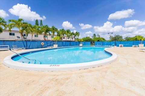 Townhouse in Margate, Florida 3 bedrooms, 140.47 sq.m. № 1759035 - photo 26
