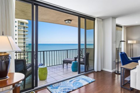 Condo in Riviera Beach, Florida, 2 bedrooms  № 2190736 - photo 2