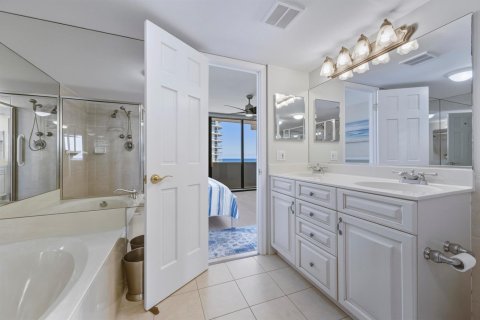 Condo in Riviera Beach, Florida, 2 bedrooms  № 2190736 - photo 11