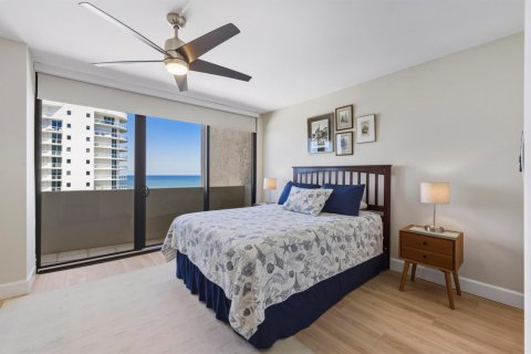 Condo in Riviera Beach, Florida, 2 bedrooms  № 2190736 - photo 23