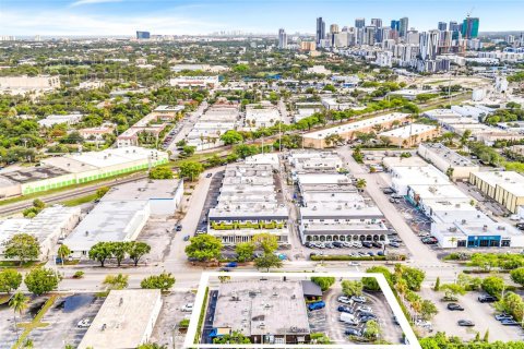 Commercial property in Fort Lauderdale, Florida № 2154039 - photo 3