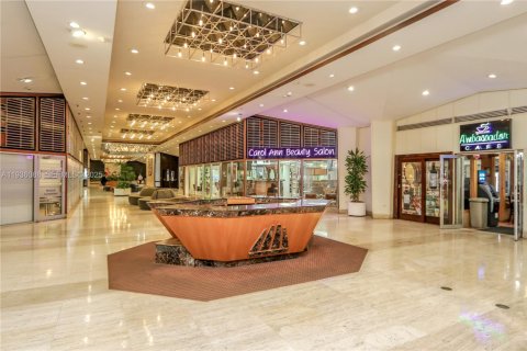 Commercial property in Miami, Florida № 2088439 - photo 2