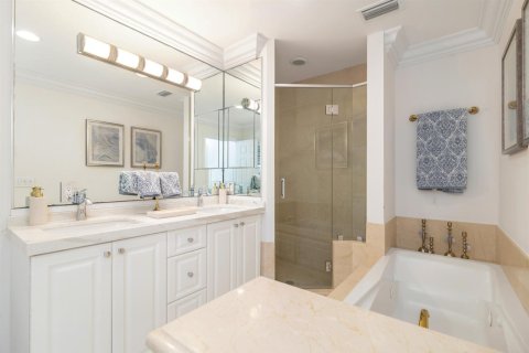 House in Palm Beach, Florida 3 bedrooms, 261.89 sq.m. № 2392830 - photo 11
