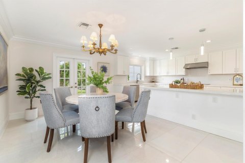 House in Palm Beach, Florida 3 bedrooms, 261.89 sq.m. № 2392830 - photo 7