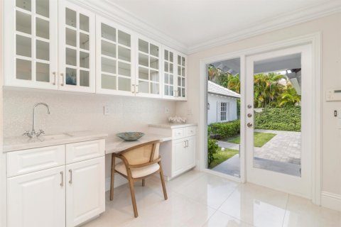 House in Palm Beach, Florida 3 bedrooms, 261.89 sq.m. № 2392830 - photo 9