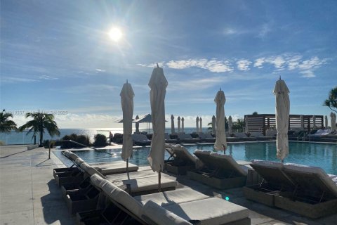 Condo in Miami Beach, Florida  № 2053077 - photo 17