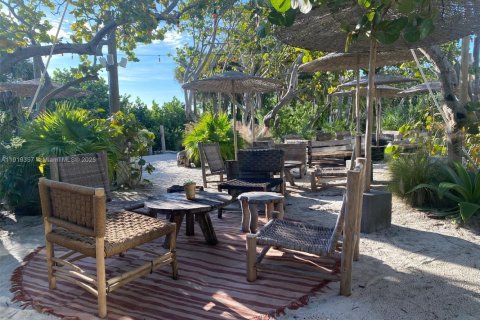 Condo in Miami Beach, Florida  № 2053077 - photo 24