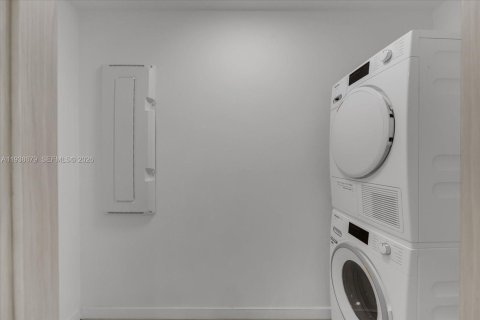 Condominio en venta en Miami, Florida, 3 dormitorios, 177.35 m2 № 1996937 - foto 24