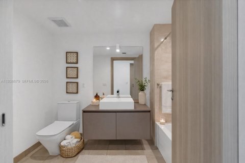 Condominio en venta en Miami, Florida, 3 dormitorios, 177.35 m2 № 1996937 - foto 12