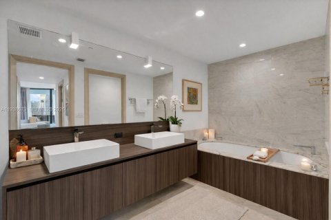 Condominio en venta en Miami, Florida, 3 dormitorios, 177.35 m2 № 1996937 - foto 11