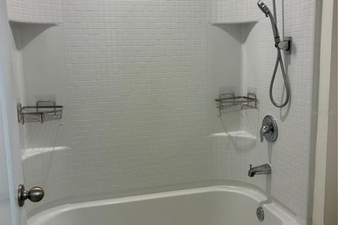 Villa ou maison à louer à Wesley Chapel, Floride: 4 chambres, 303.42 m2 № 2390869 - photo 24