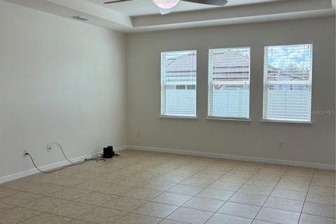 Villa ou maison à louer à Wesley Chapel, Floride: 4 chambres, 303.42 m2 № 2390869 - photo 5