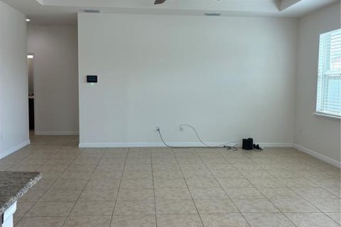 Villa ou maison à louer à Wesley Chapel, Floride: 4 chambres, 303.42 m2 № 2390869 - photo 12