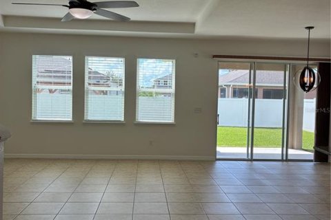 Villa ou maison à louer à Wesley Chapel, Floride: 4 chambres, 303.42 m2 № 2390869 - photo 6