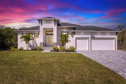 House in Port Charlotte, Florida 3 bedrooms, 210.89 sq.m. № 2289936