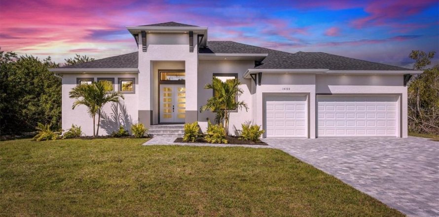House in Port Charlotte, Florida 3 bedrooms, 210.89 sq.m. № 2289936