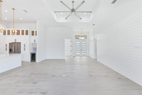House in Port Charlotte, Florida 3 bedrooms, 210.89 sq.m. № 2289936 - photo 13