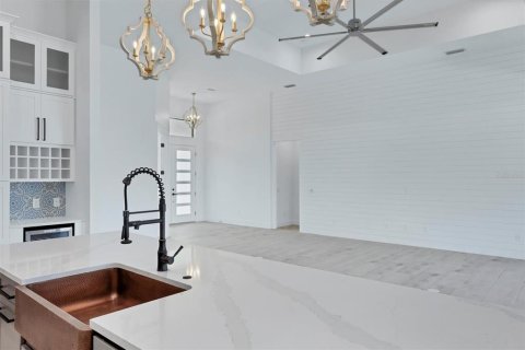 House in Port Charlotte, Florida 3 bedrooms, 210.89 sq.m. № 2289936 - photo 21