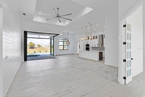 House in Port Charlotte, Florida 3 bedrooms, 210.89 sq.m. № 2289936 - photo 9