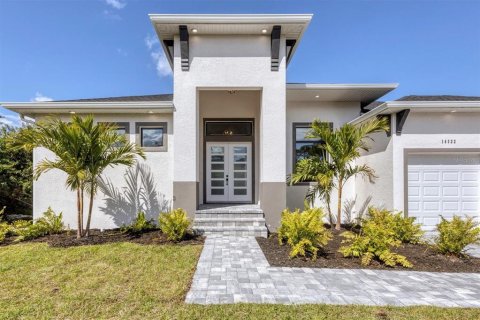 House in Port Charlotte, Florida 3 bedrooms, 210.89 sq.m. № 2289936 - photo 4
