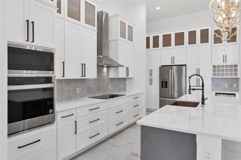 House in Port Charlotte, Florida 3 bedrooms, 210.89 sq.m. № 2289936 - photo 17