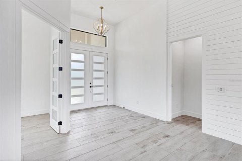 House in Port Charlotte, Florida 3 bedrooms, 210.89 sq.m. № 2289936 - photo 6