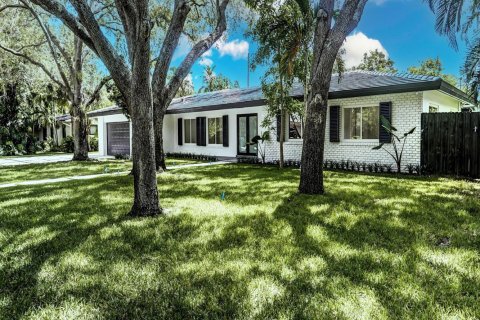 House in Pinecrest, Florida 4 bedrooms, 223.71 sq.m. № 2185664 - photo 2