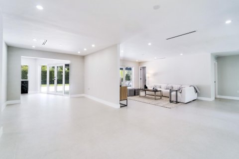 House in Pinecrest, Florida 4 bedrooms, 223.71 sq.m. № 2185664 - photo 4