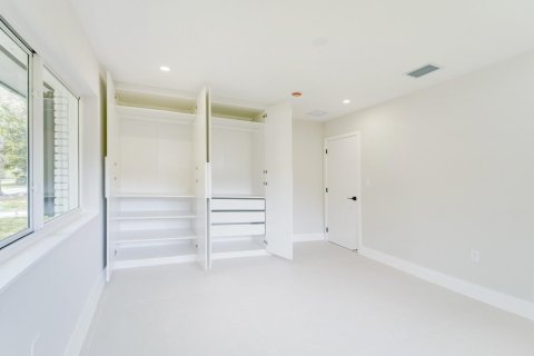 House in Pinecrest, Florida 4 bedrooms, 223.71 sq.m. № 2185664 - photo 28
