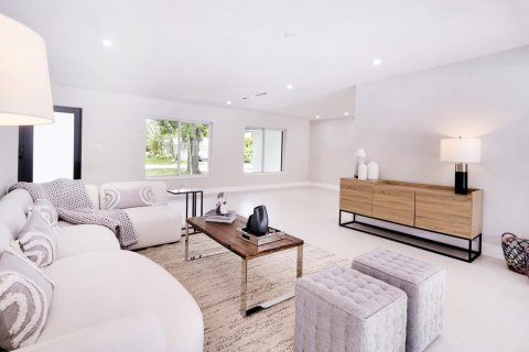 House in Pinecrest, Florida 4 bedrooms, 223.71 sq.m. № 2185664 - photo 6