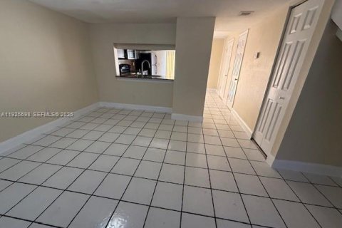 Adosado en alquiler en Lauderhill, Florida, 3 dormitorios, 114.92 m2 № 1984058 - foto 5