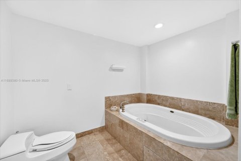 Copropriété à louer à Miami, Floride: 3 chambres, 214.6 m2 № 1951764 - photo 30