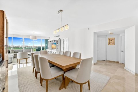 Copropriété à louer à Miami, Floride: 3 chambres, 214.6 m2 № 1951764 - photo 12