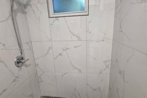 Снять в аренду коммерческую недвижимость в Майами-Гарденс, Флорида 1 спальня, № 2263977 - фото 13