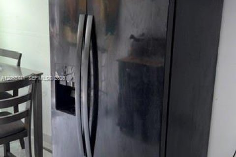 Снять в аренду коммерческую недвижимость в Майами-Гарденс, Флорида 1 спальня, № 2263977 - фото 6