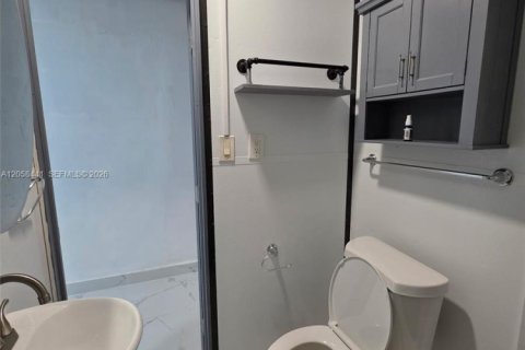 Снять в аренду коммерческую недвижимость в Майами-Гарденс, Флорида 1 спальня, № 2263977 - фото 12